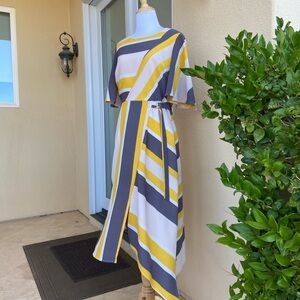 Luxology dress size small, side cinch, back zip & button, lined, side slits, FUN